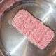 在锅中烹饪mcrib